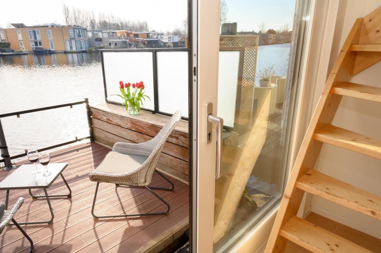Houseboat With Canalview And Free Bikes Couette-café
