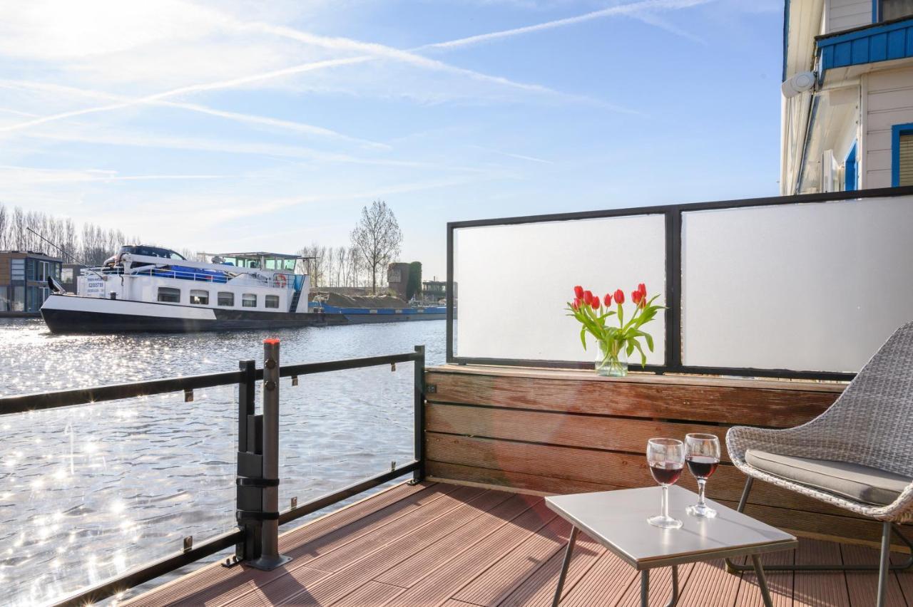 Couette-café Houseboat With Canalview And Free Bikes Amsterdam